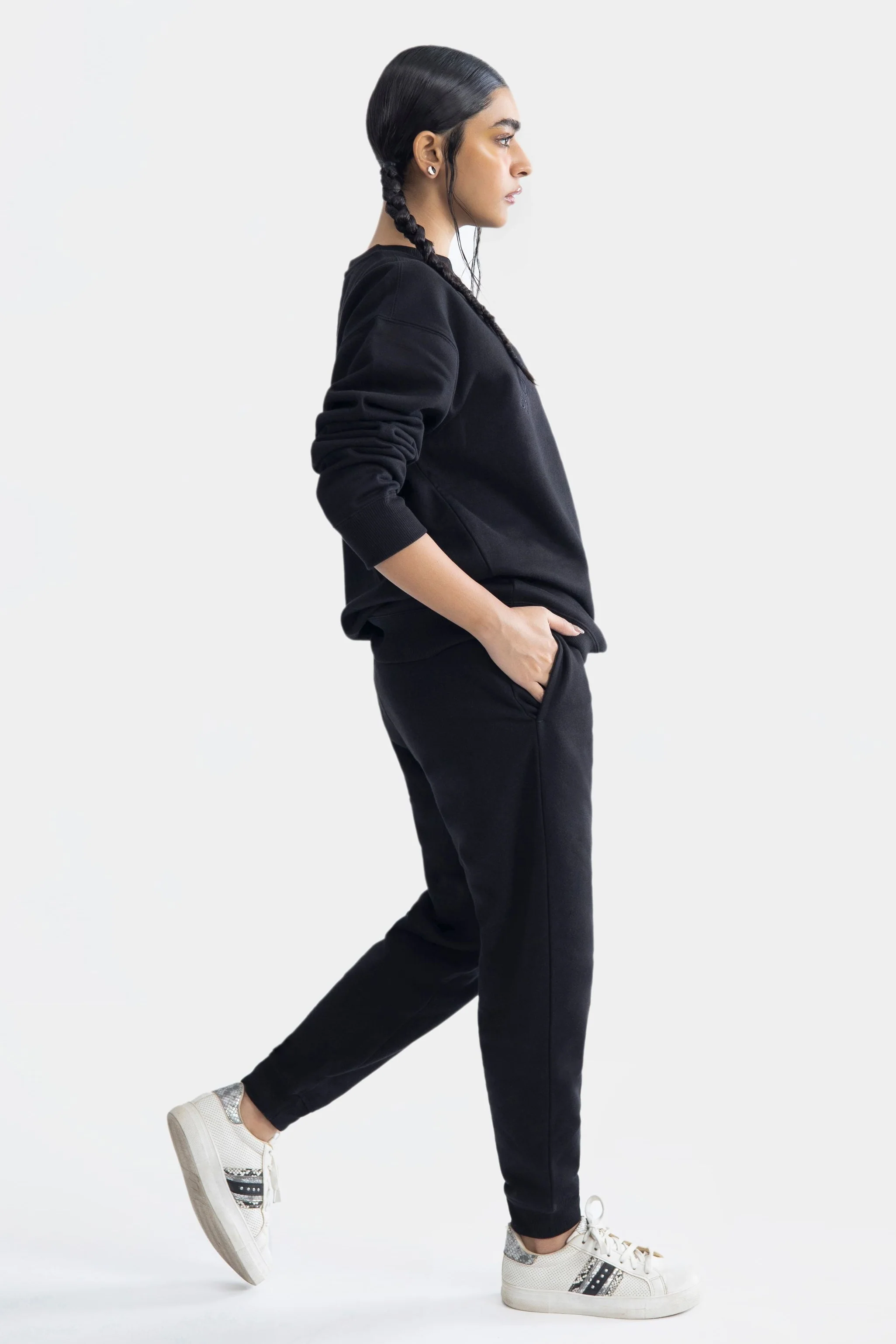 Drop Shoulder Embroidered Sweatshirt - Black - Image 3