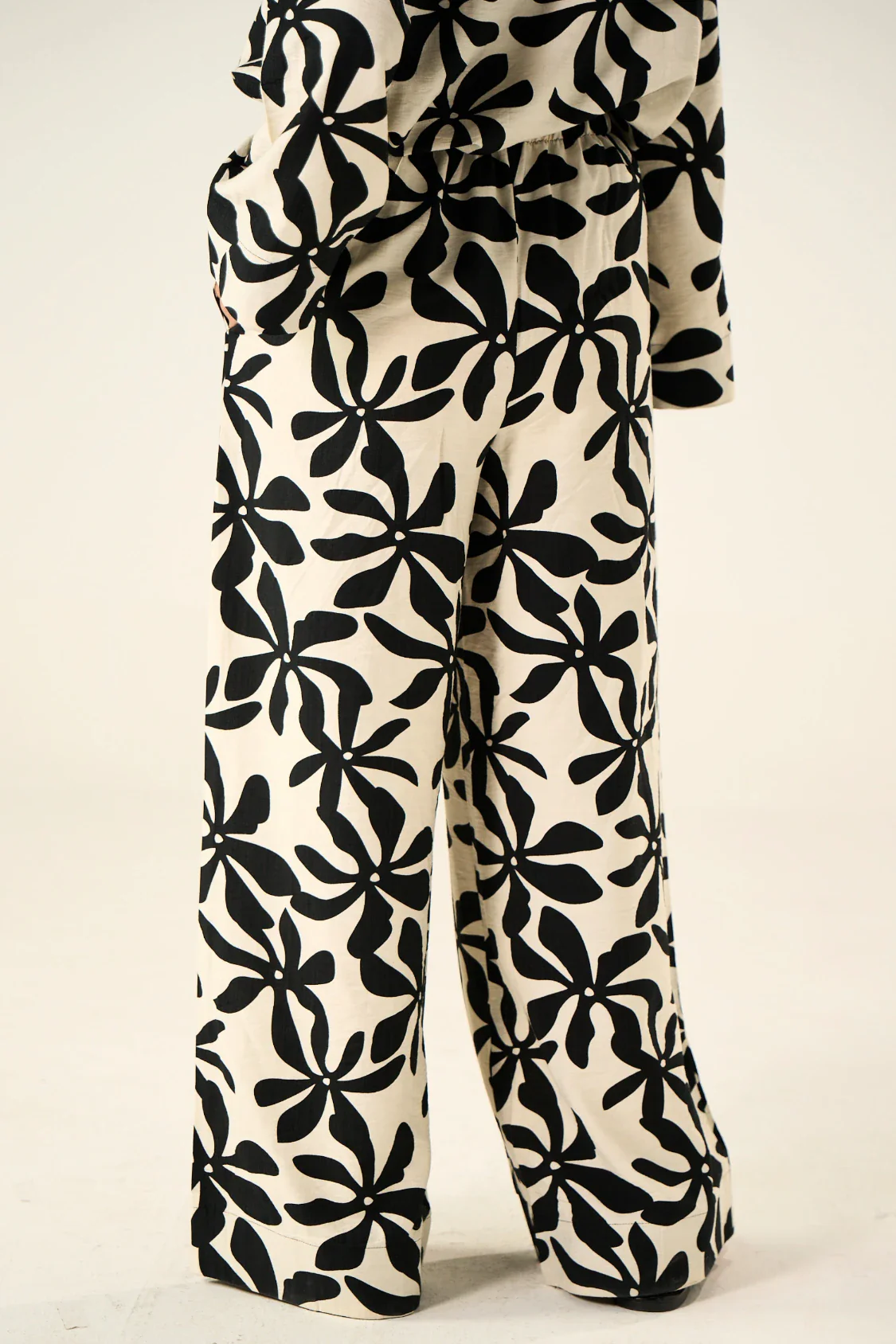 Flora Linen Co-Ord Set - Black & Cream - Image 7